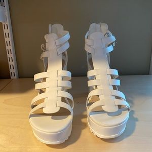White strappy jelly heel platform shoe